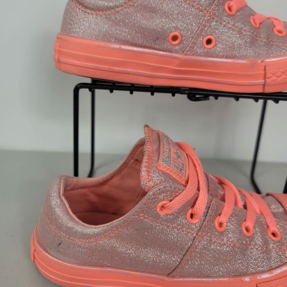 Converse All-Star girls sz 2 - Picture 2 of 8